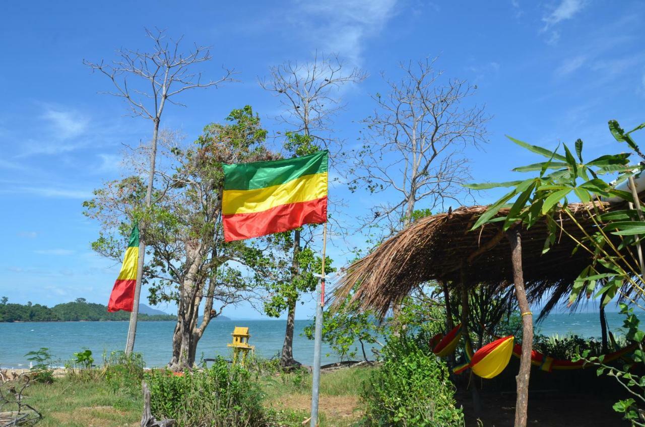 Reggae Island Private Island Hotel Ко Паям Екстериор снимка