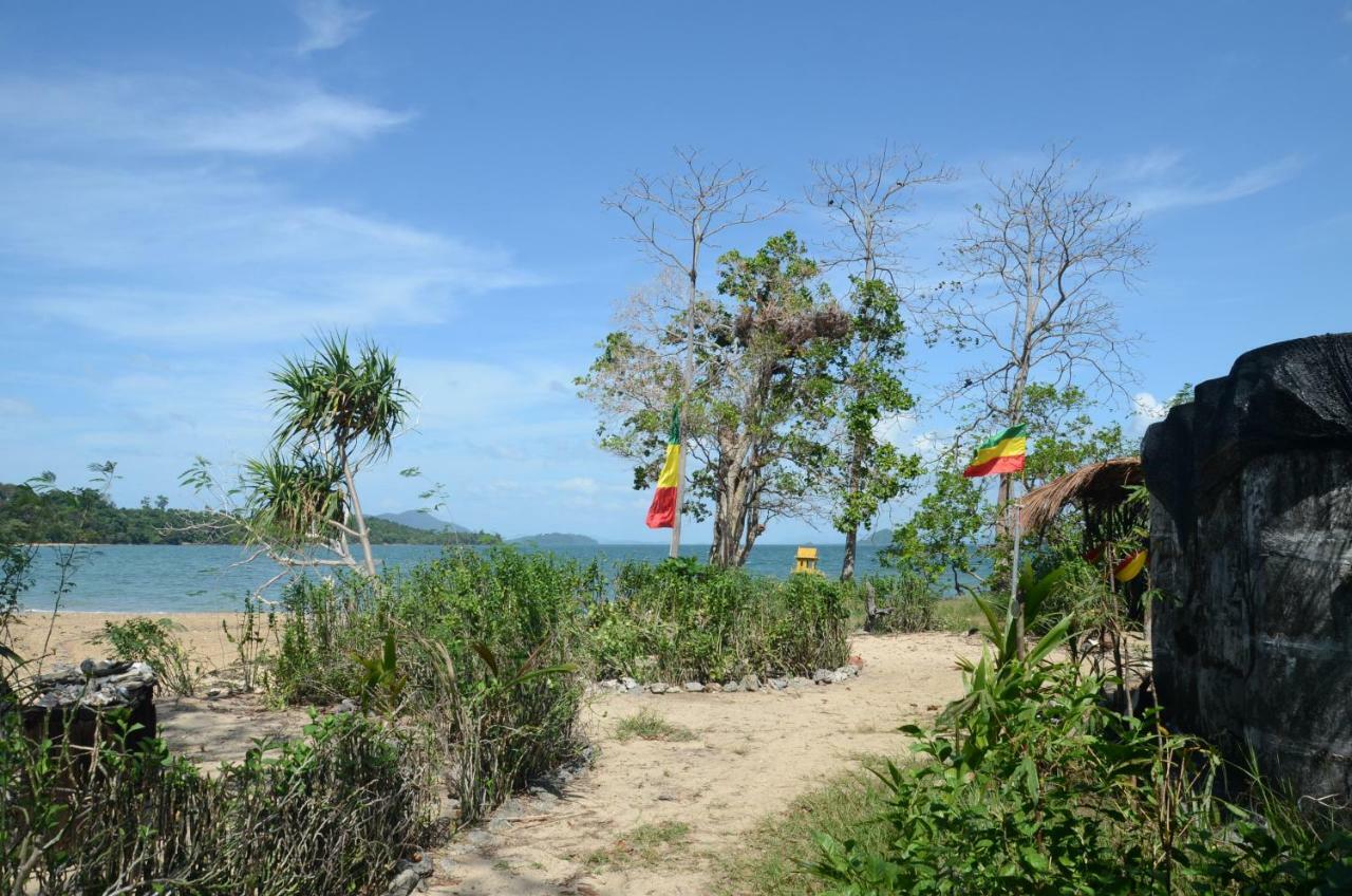 Reggae Island Private Island Hotel Ко Паям Екстериор снимка