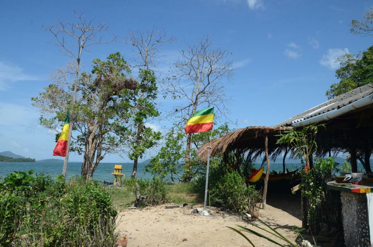 Reggae Island Private Island Hotel Ко Паям Екстериор снимка
