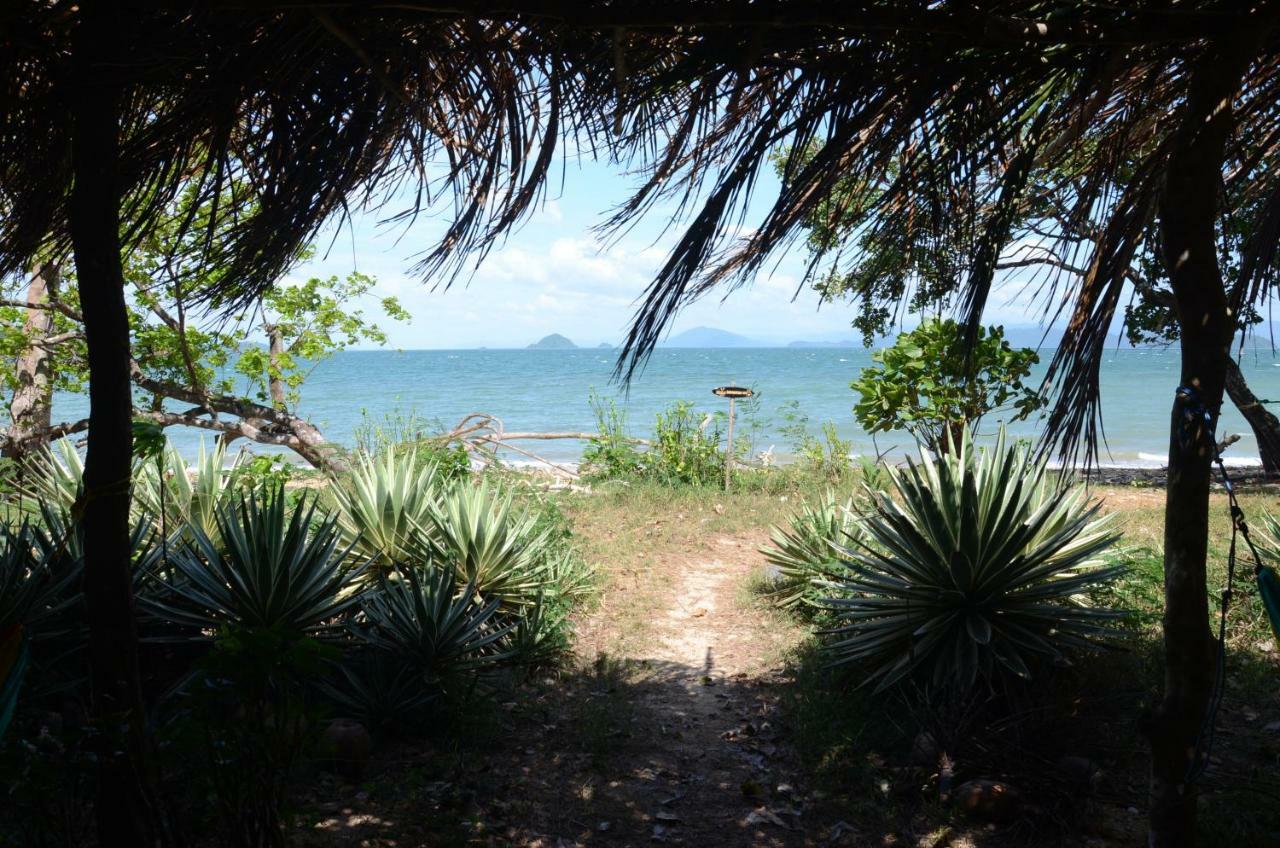Reggae Island Private Island Hotel Ко Паям Екстериор снимка
