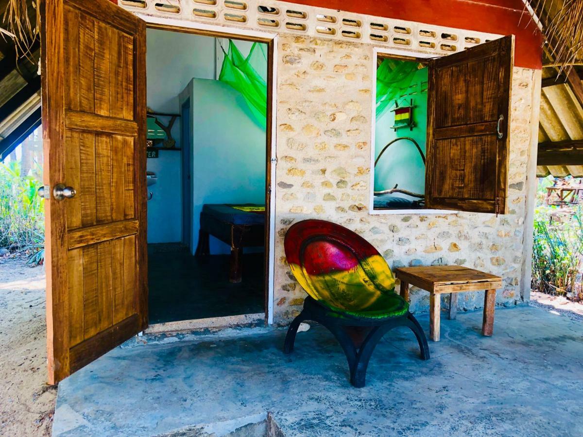 Reggae Island Private Island Hotel Ко Паям Екстериор снимка