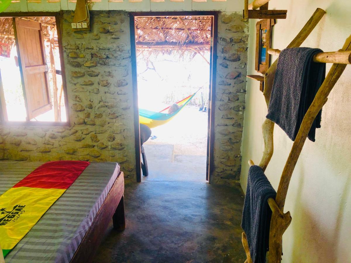 Reggae Island Private Island Hotel Ко Паям Екстериор снимка