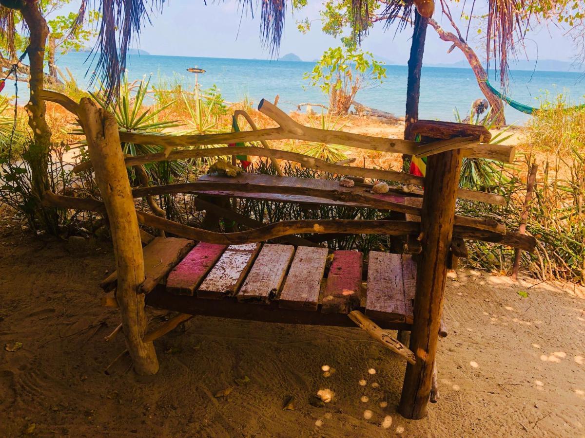 Reggae Island Private Island Hotel Ко Паям Екстериор снимка