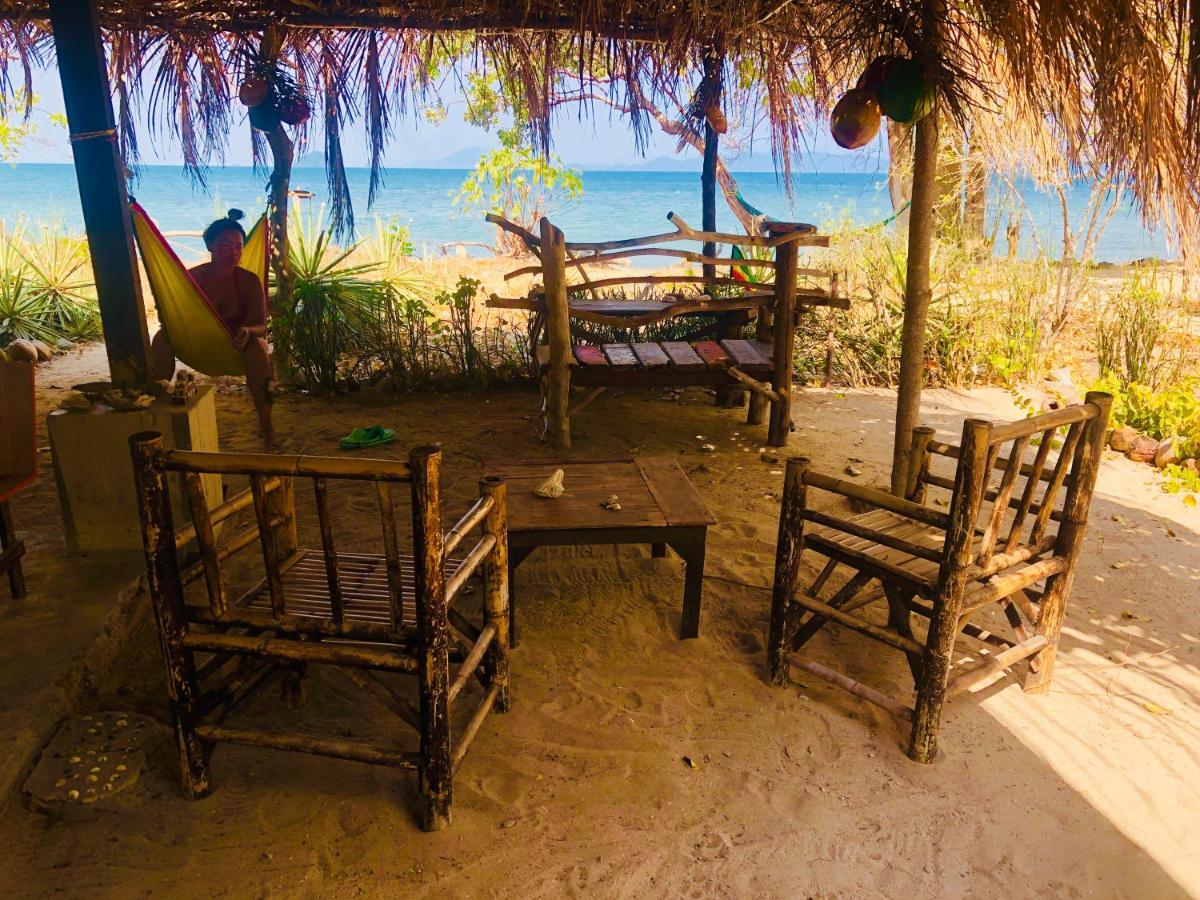 Reggae Island Private Island Hotel Ко Паям Екстериор снимка