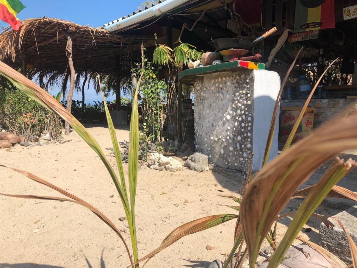 Reggae Island Private Island Hotel Ко Паям Екстериор снимка